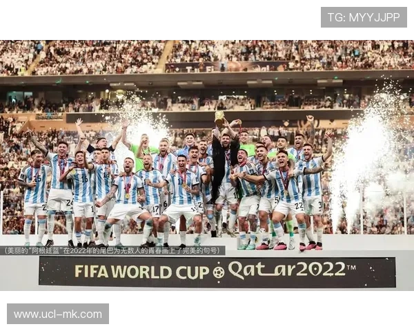 梅西美洲杯夺冠后与迪马利亚相拥，阿根廷老将泪洒绿茵场